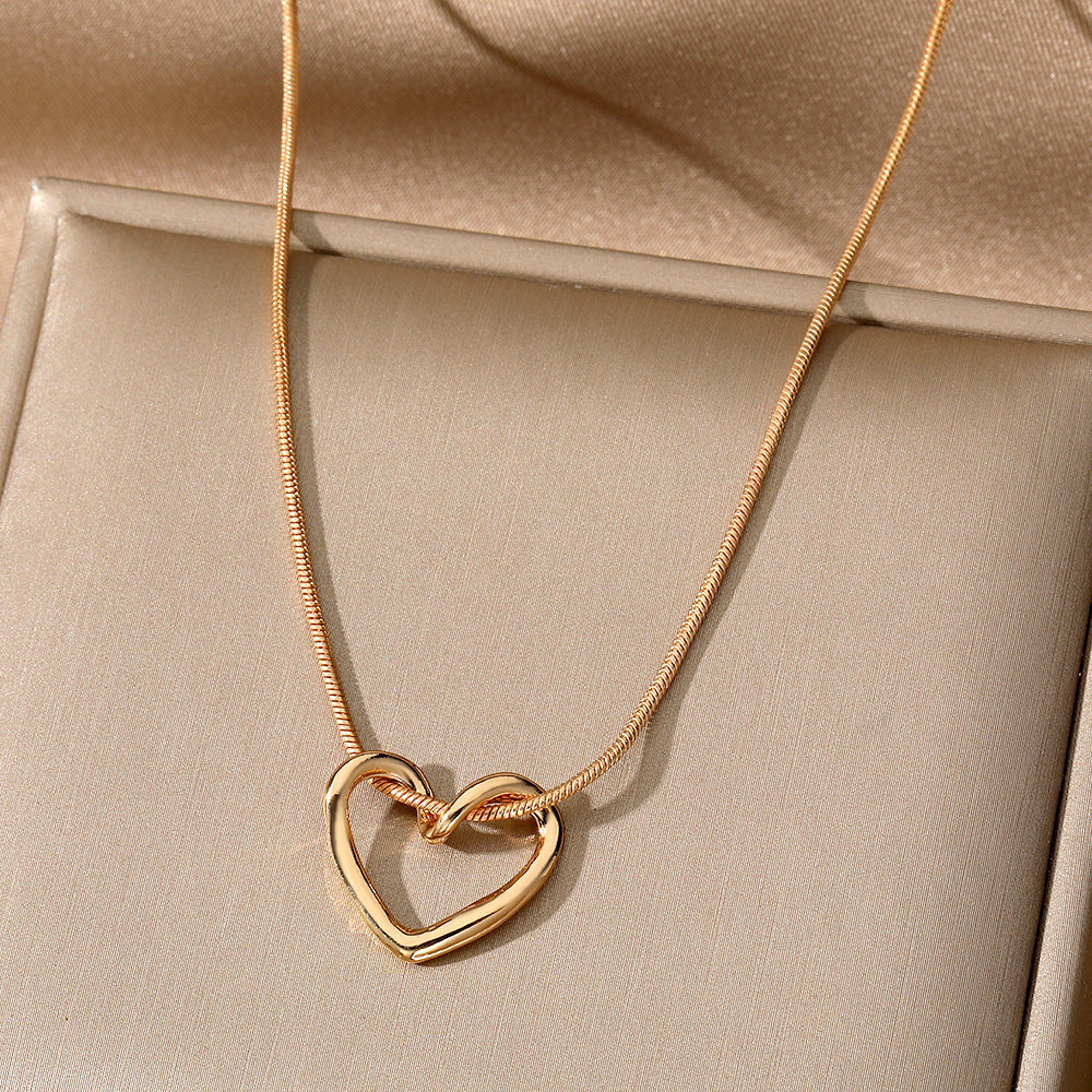 Women’s Hollow Heart Necklace – Elegant Fashion Jewelry