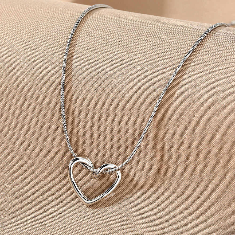 Women’s Hollow Heart Necklace – Elegant Fashion Jewelry