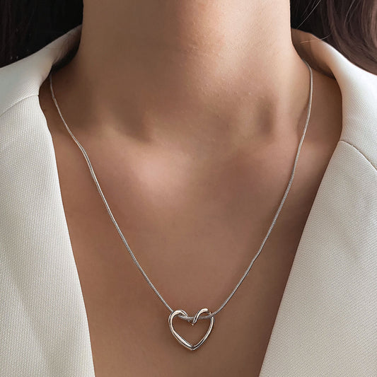Women’s Hollow Heart Necklace – Elegant Fashion Jewelry